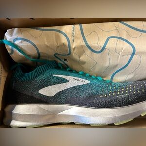 Brooks Men’s Levitate 2 Size 11 D NIB